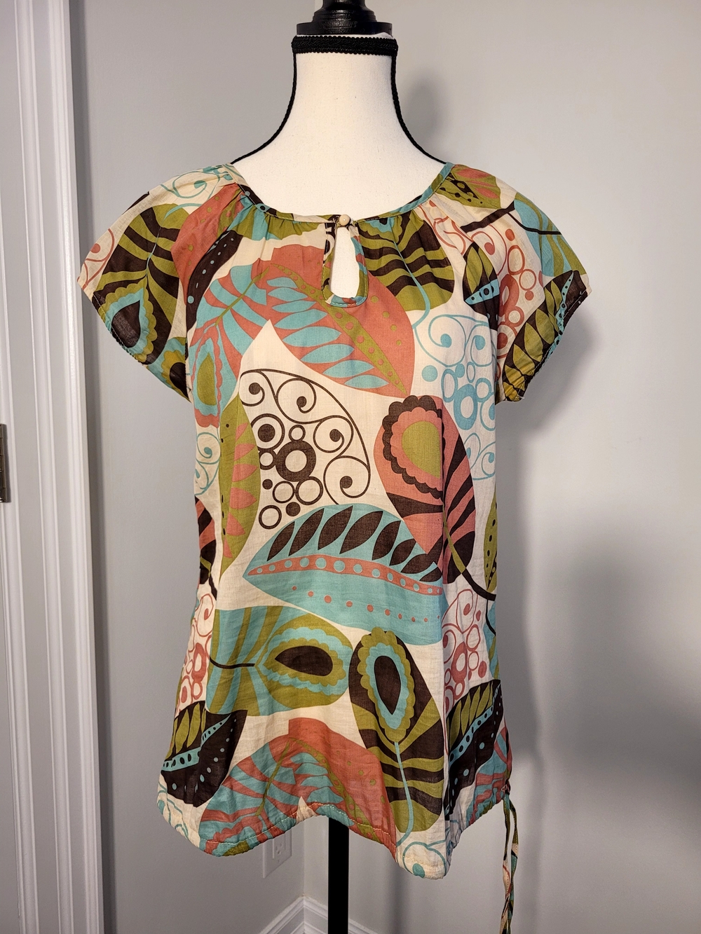 Zoe+Skye Women’s Multicolor Floral Print Short Sleeve Top. New.